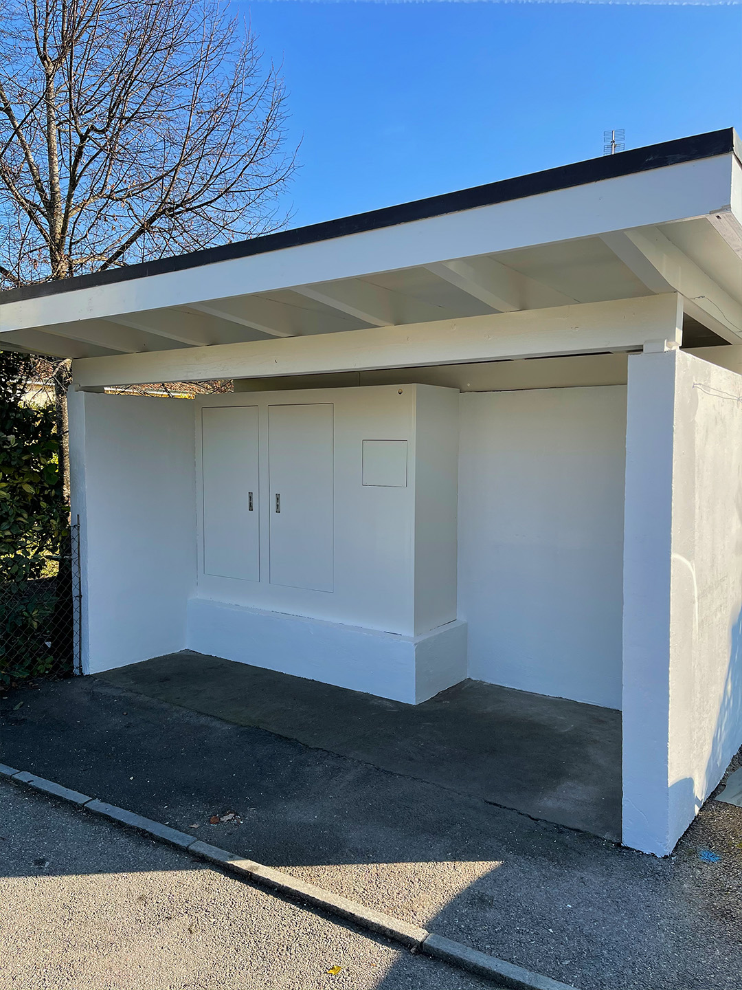 Après rénovation à Vessy — pièce lumineuse, murs lissés et teinte harmonisée.